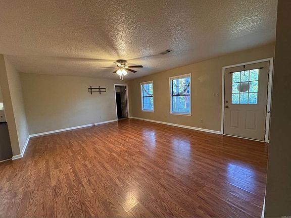 3rd image of 681 Amity Rd