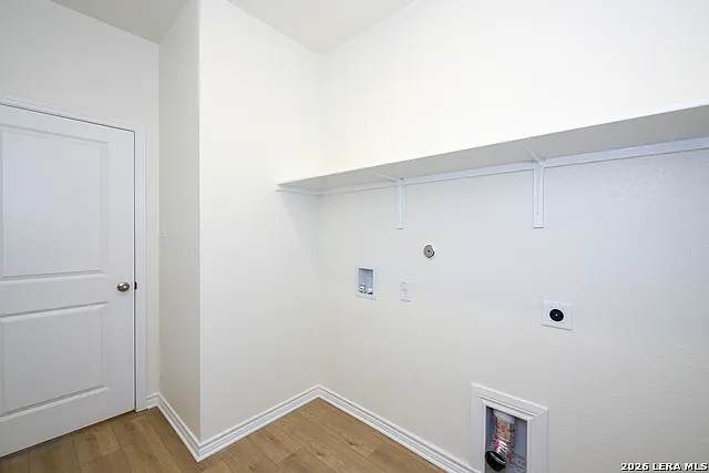 137 W Local Wave — Photo 15