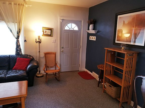 3rd image of 414 King St W