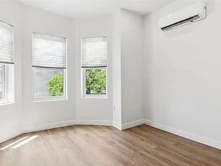 207 S 58th St #2 — Photo 5