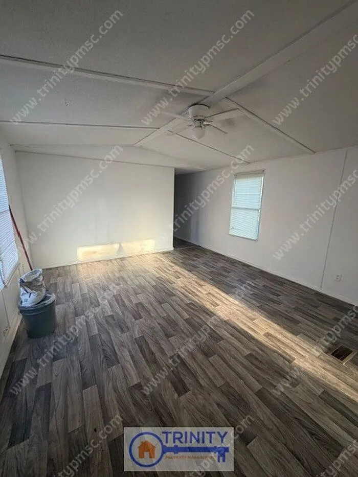 Building Photo - 18 Yellowstone Dr
