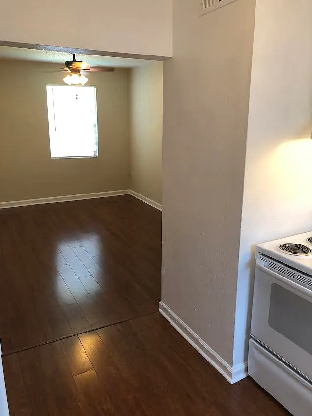 2 bed, 600 sqft, $1,050 — Photo 3