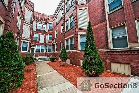 2nd image of 4714 S Michigan Ave