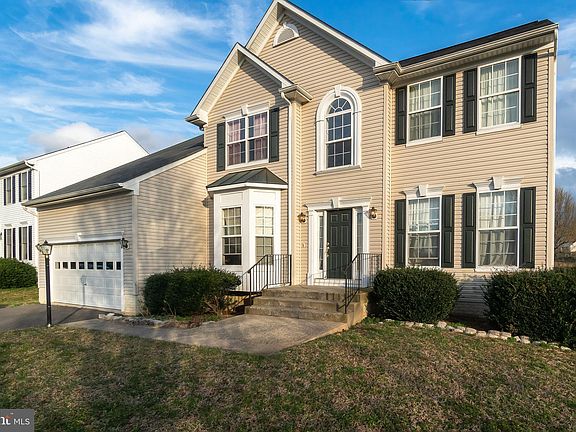 3rd image of 6 Wild Rose Dr