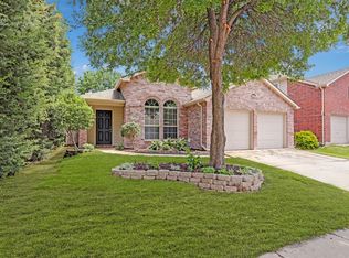 1122 Blue Jay Dr, Aubrey, TX 76227