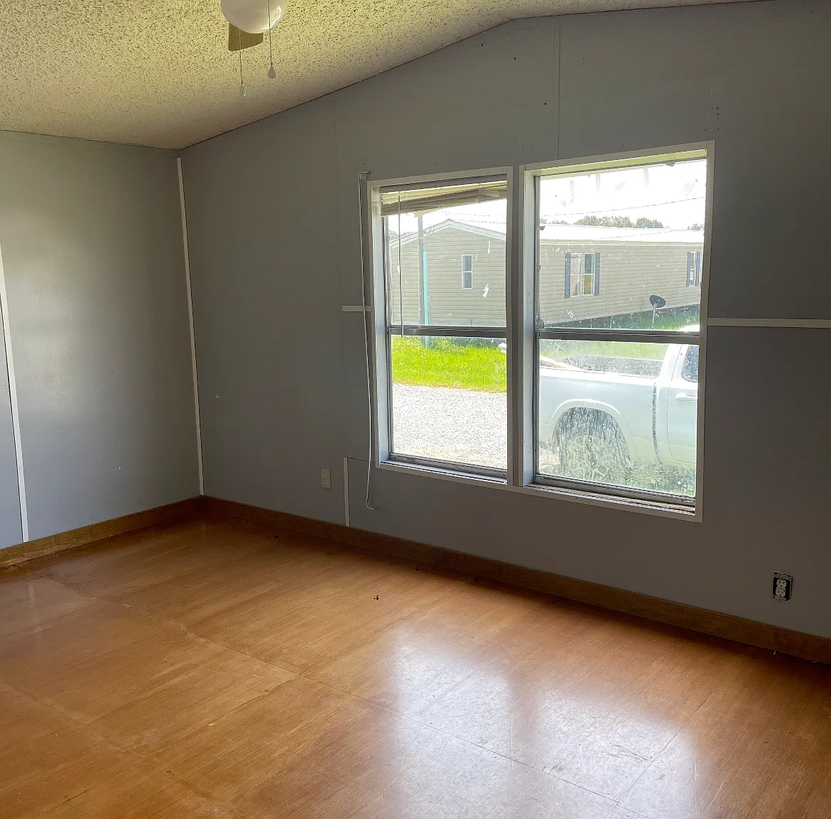 3 bed, $800 — Photo 1