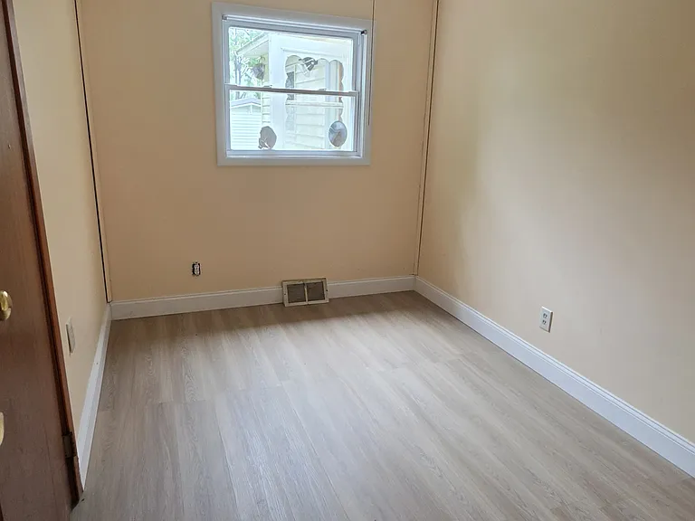 21 Long Dr — Photo 4