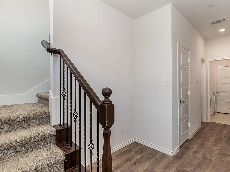 2413 Siskiyou St — Photo 6