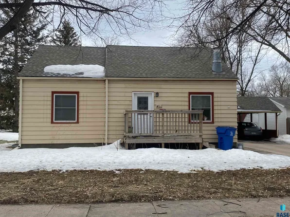 411 Lewis St, Vermillion, SD 57069