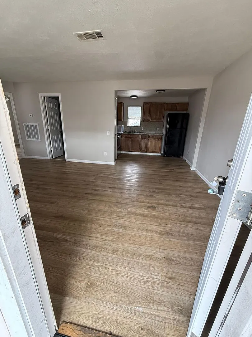 2575 Primrose Street — Photo 3
