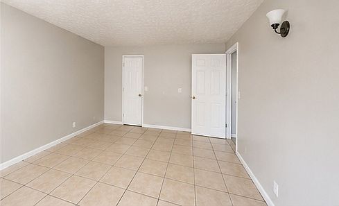 4th image of 2862 W 1st St #6