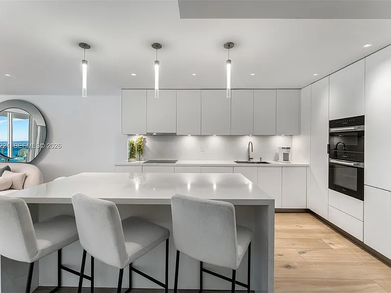 2301 Collins Ave #902 — Photo 7