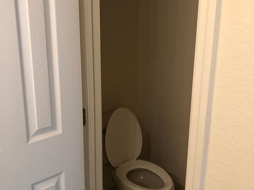 Private toilet in en suite master bedroom
