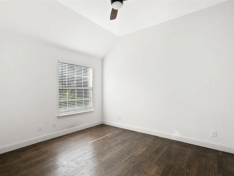 1305 Normandy Dr — Photo 13