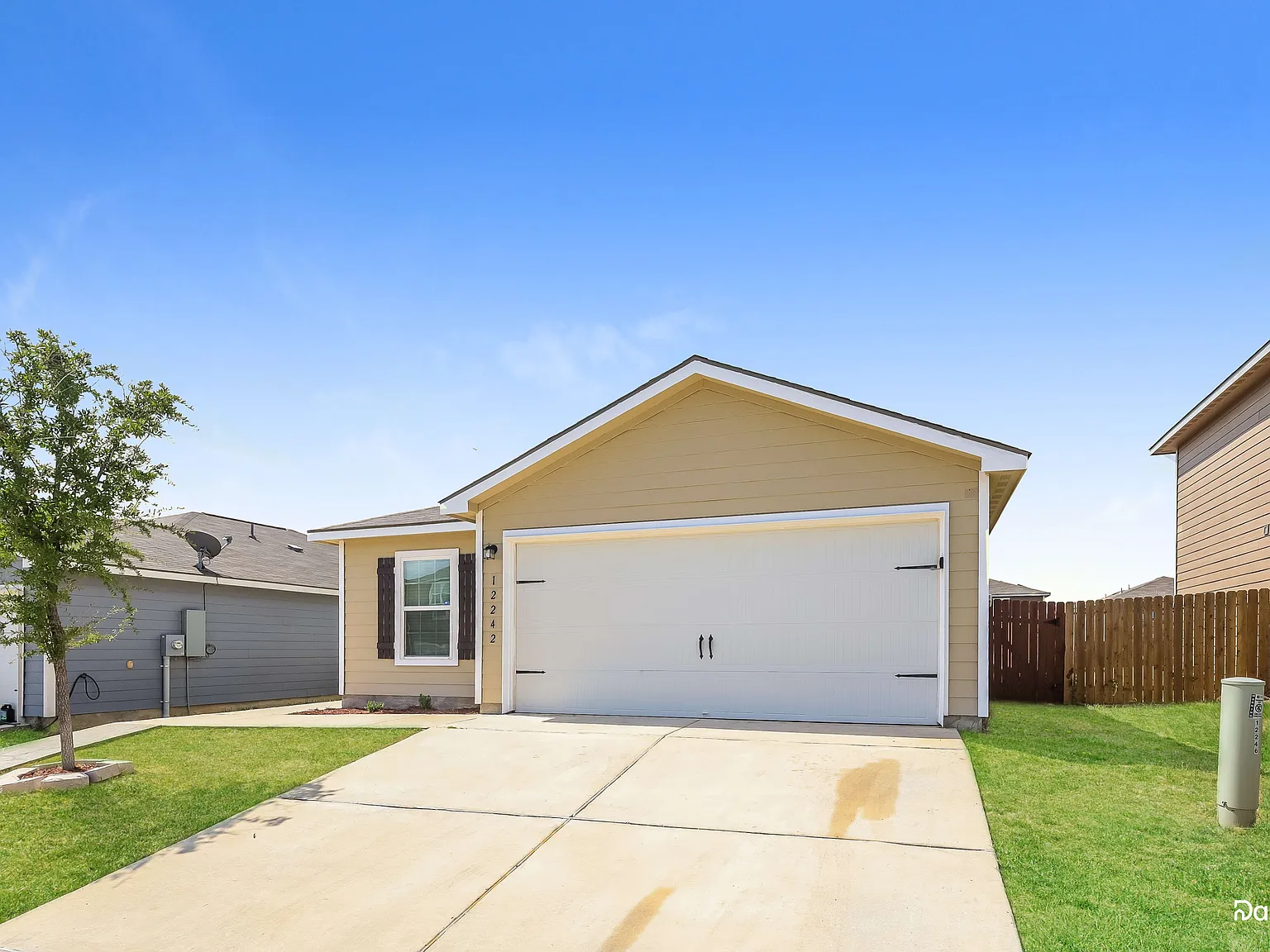 4 bed, 2.0 bath, 1822 sqft, $2,005 — Photo 2
