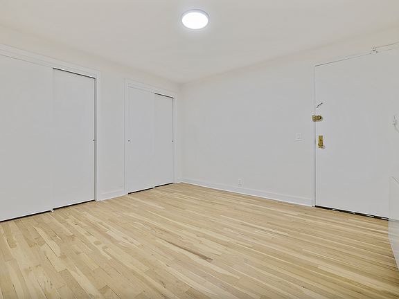 3rd image of 123 E 54th St APT 5A