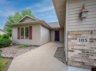 105 Topaz Ct, Mankato, MN 56001