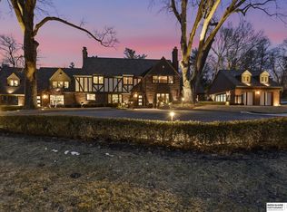 6724 Davenport St, Omaha, NE 68132