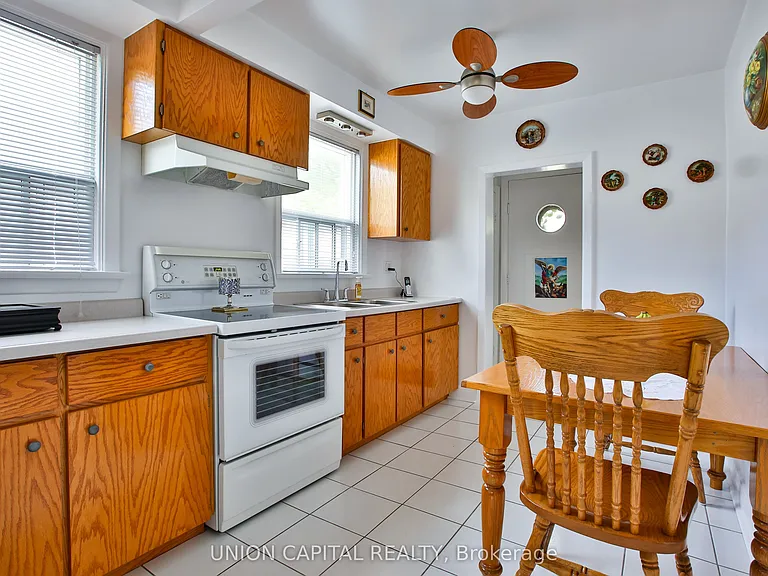 12 Newton Dr — Photo 6