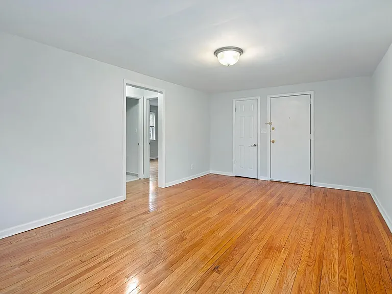 263 Bloomfield Avenue Apartments — Photo 13