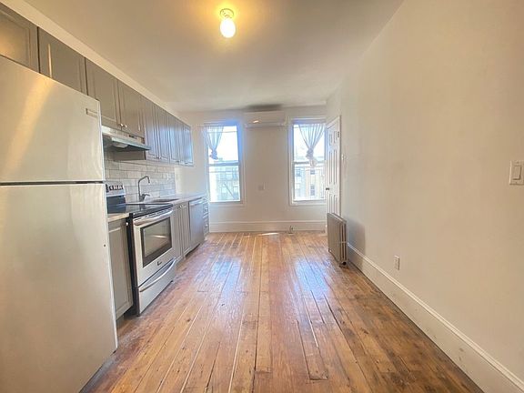 3rd image of 190 Huron St #3LEFT