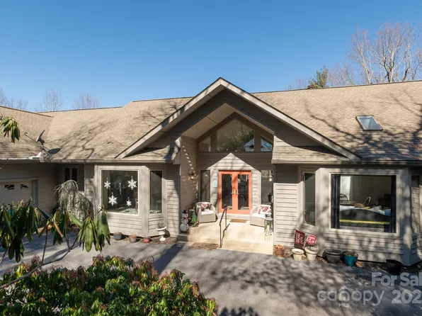 155 Poplar Loop Dr, Flat Rock, NC 28731