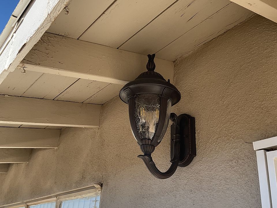 1st image of 912 E Navajo St