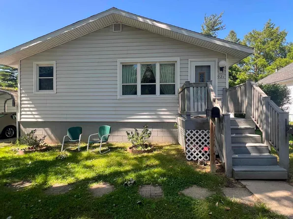 921 E Lincoln St, Riverton, IL 62561