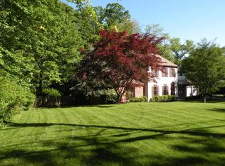 691 Hollow Rd, Wayne, PA 19087