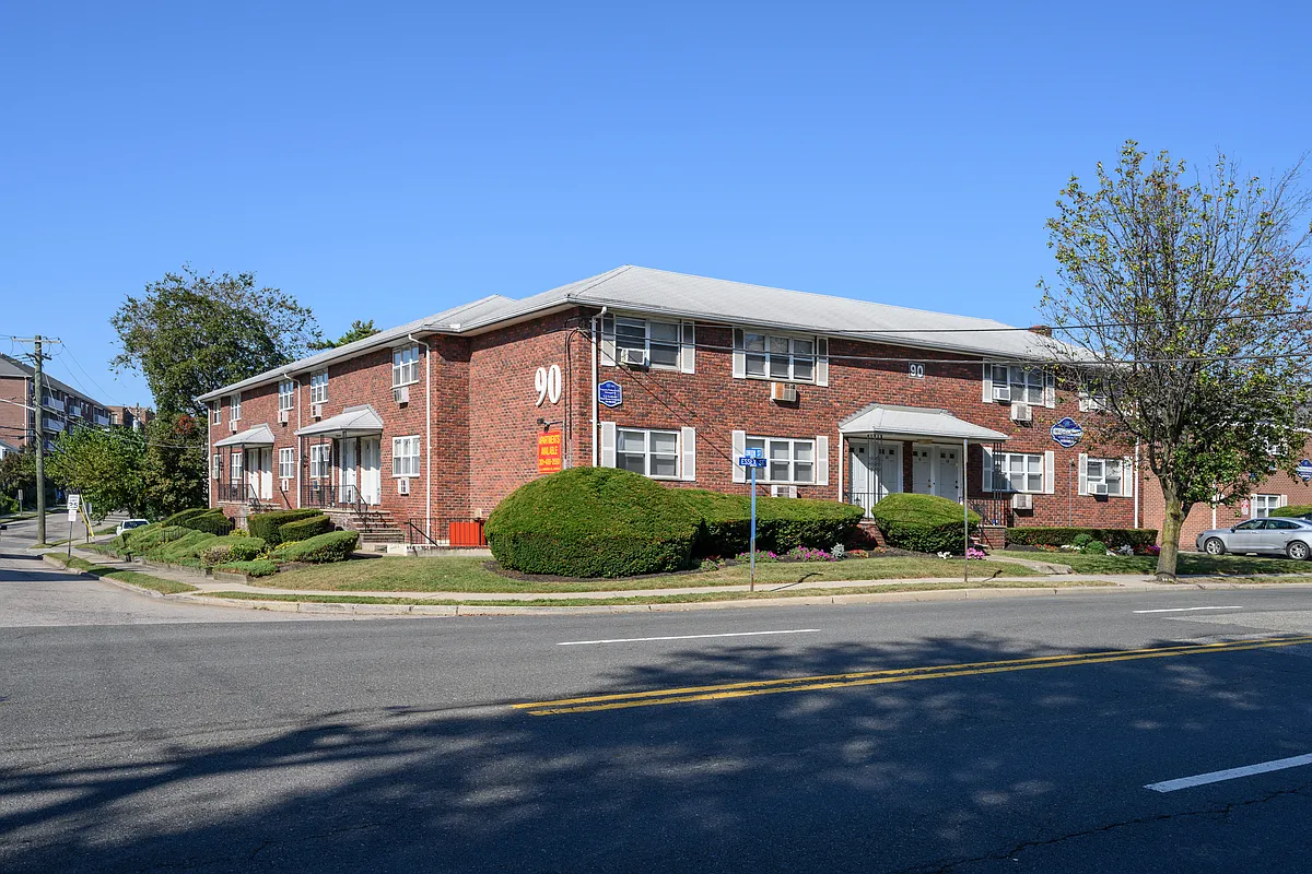 Building Photo - Maple Gardens