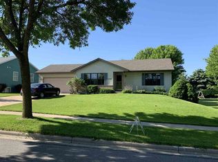 5105 Prairie Rose Rd, Madison, WI 53704