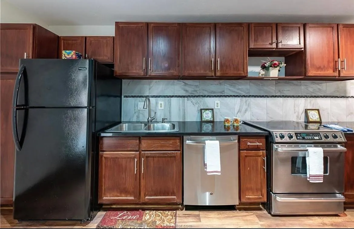 2 bed, 1106 sqft, $1,400 — Photo 4