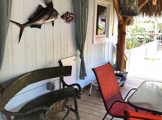 214 Queen Rd, Kemah, TX 77565