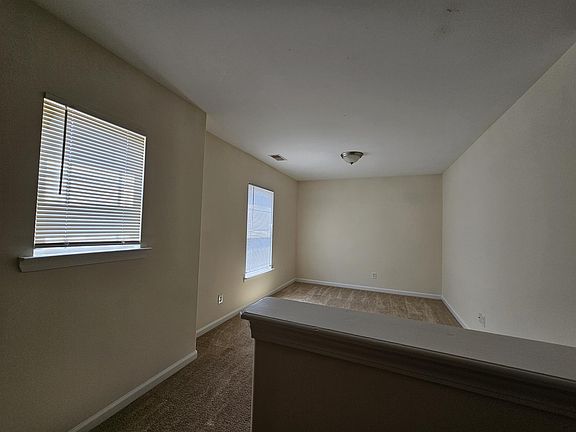 4th image of 8 Tee Tree Cir