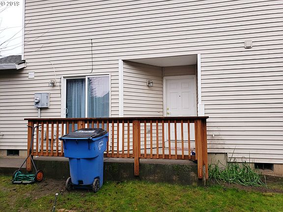2nd image of 6005 NE 33rd Cir