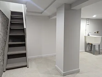 Rented by R New York