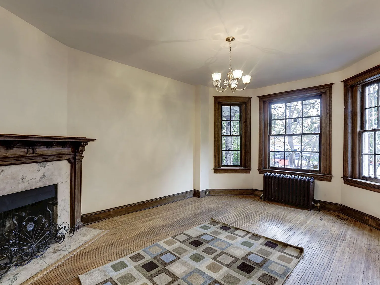 5 bed, 3400 sqft, $900 — Photo 2