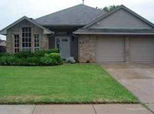 412 Arwine Dr, Hurst, TX 76053