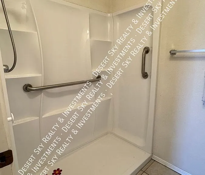 2481 Sunridge Dr — Photo 9