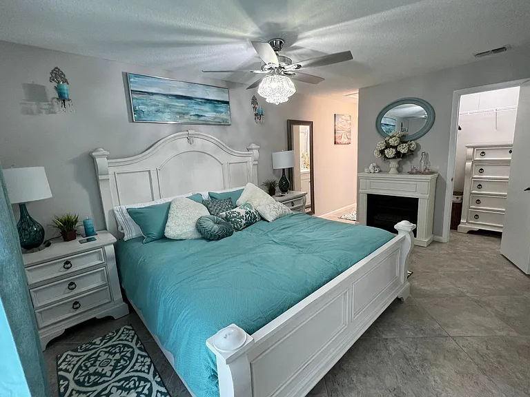 Master Bedroom With Adjustable King Bed