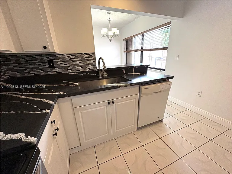 685 W Park Dr #206-11 — Photo 33