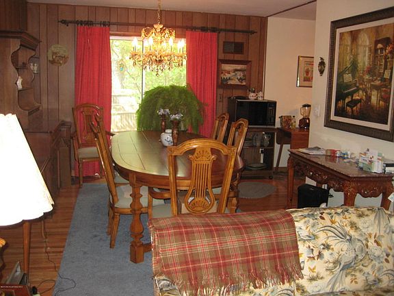 3rd image of 10 Maplehurst Ave