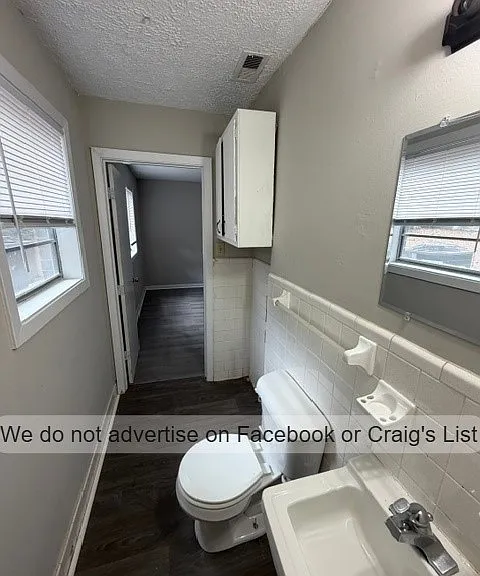 1021 W Rowan St #A — Photo 8