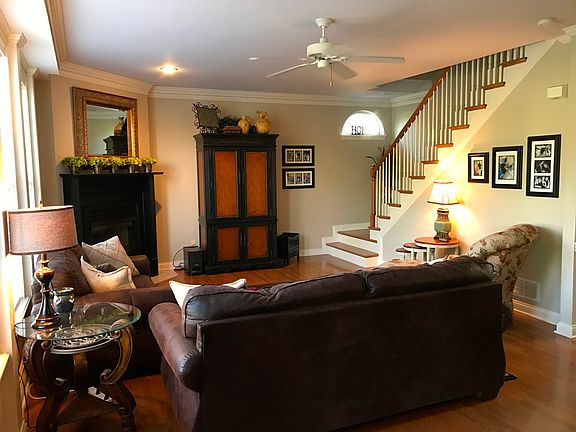 3rd image of 690 Mint Hill Ln