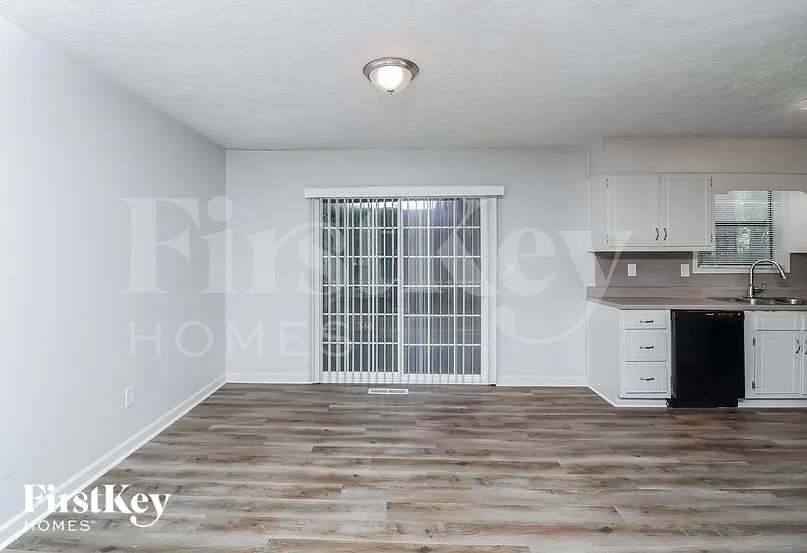 3 bed, 2.0 bath, 1184 sqft, $1,835 — Photo 3