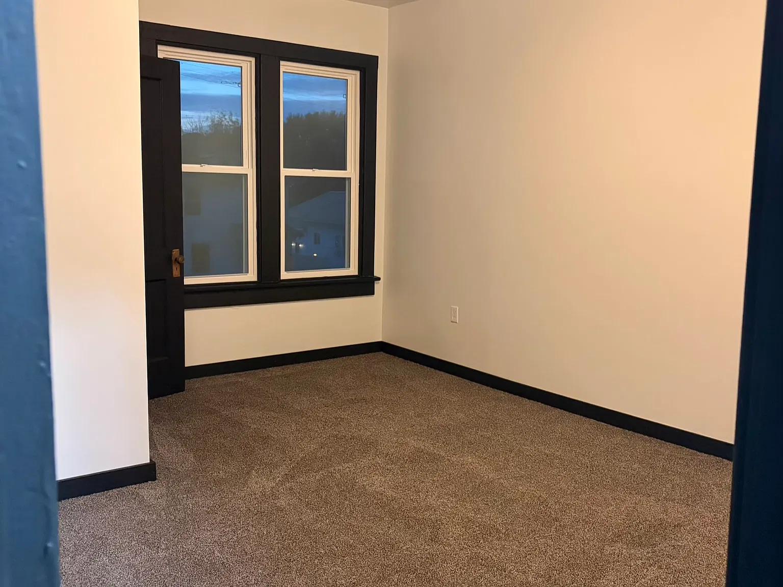 2 bed, 700 sqft, $850 — Photo 2
