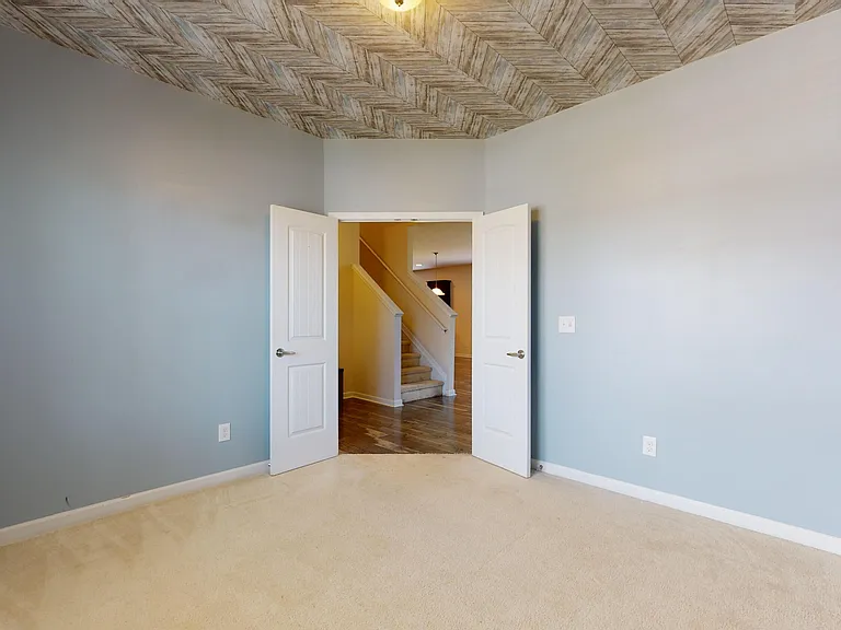 8032 Remington Heights Dr — Photo 15