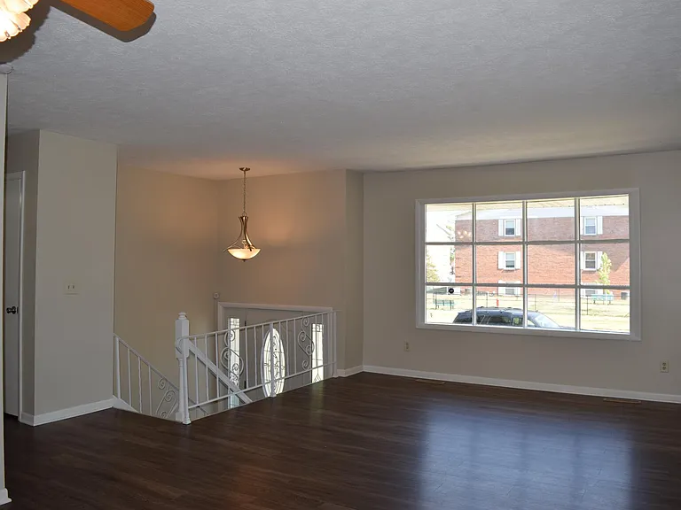 2609 Hall Ct — Photo 3