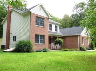 173 Airlane Dr, Hookstown, PA 15050