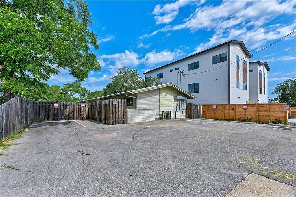2 bed, 1.0 bath, 575 sqft, $1,495 — Photo 3